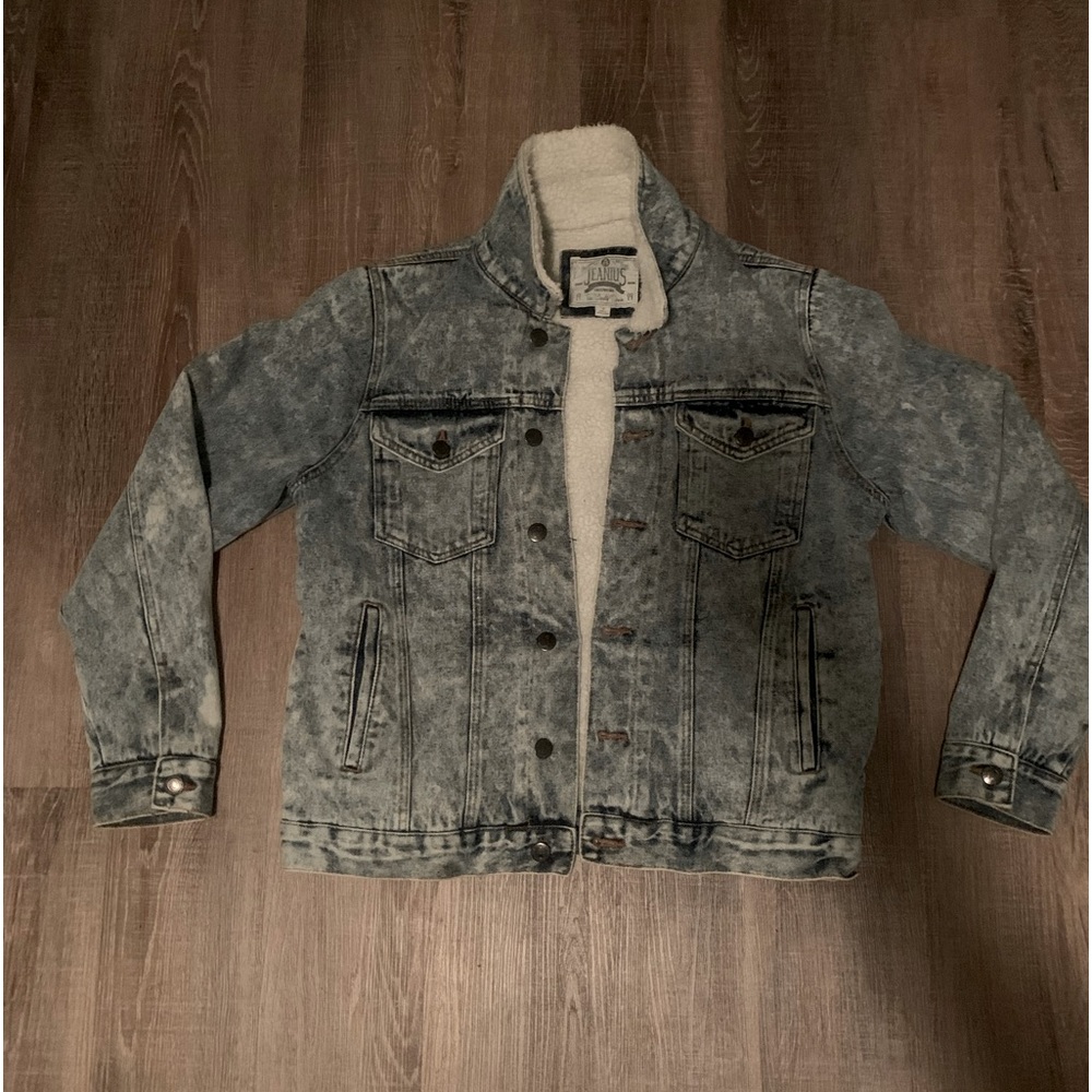 Men’s jean blue jacket (size small)